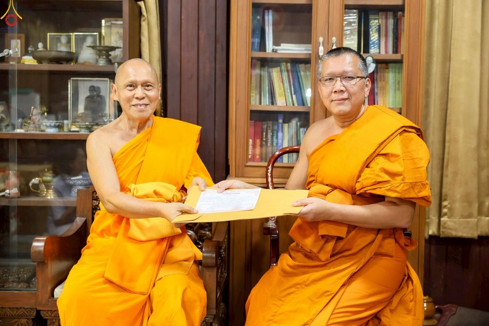 ภาพ No.264821:วันศุกร์ที่ 24 ตุลาคม พ.ศ. 2568 ถวายปัจจัยสมทบกฐิน ในโครงการกฐินสามัคคีทั่วไทย 30,000 วัด พุทธศักราช 2568 โดย คณะศิษยานุศิษย์ บูชาธรรม 80 ปี หลวงพ่อธัมมชโย ณ วัดหนังราชวรวิหาร กรุงเทพฯ