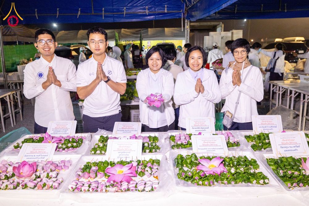ภาพ No.201388:พิธีถวายภัตตาหารเป็นสังฆทาน แด่พระธรรมยาตรา ณ อนุสรณ์สถานบางปลา วัดบางปลา อำเภอบางเลน จังหวัดนครปฐม ในโครงการธรรมยาตรา กตัญญูบูชา มหาปูชนียาจารย์ พระมงคลเทพมุนี(สด จนฺทสโร) พระผู้ปราบมาร อนุสรณ์สถาน 7 แห่ง ปีที่ 13 วันที่ 25 มกราคม พ.ศ. 2568