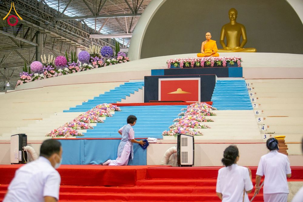 ภาพ No.256725:วันที่ 5 ตุลาคม พ.ศ. 2568 พิธีตักบาตร ข้าวสารอาหารแห้ง ณ บ้านแก้วเรือนทองคุณยายฯ สภาธรรมกายสากล วัดพระธรรมกาย