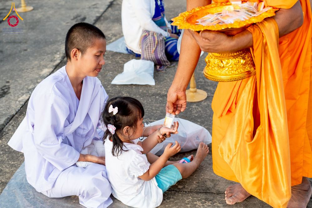 ภาพ No.250404:วันอังคารที่ 7 ตุลาคม พ.ศ. 2568 พิธีจุดประทีปบูชาพระรัตนตรัย ณ ลานธรรมปทุมรัตน์ธรรมเจดีย์ พุทธอุทยานนานาชาติ อ.โพนพิสัย จ.หนองคาย
