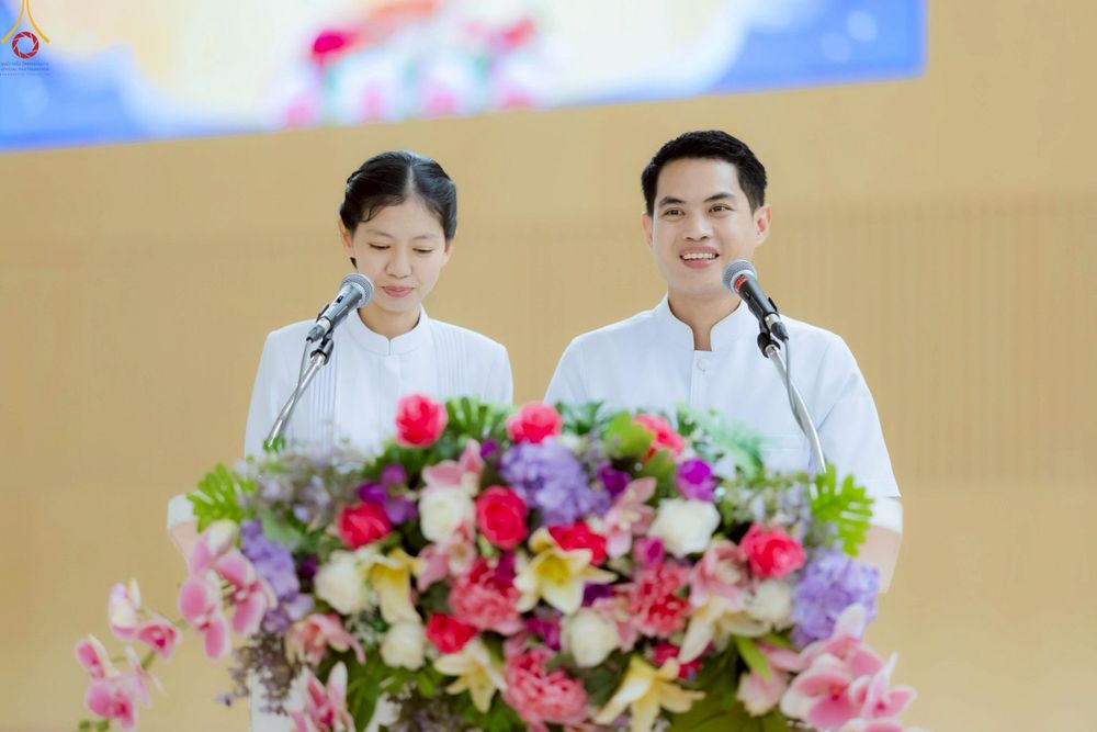 ภาพ No.245872:วันเสาร์ที่ 13 กันยายน พ.ศ. 2568 พิธีมอบผ้าไตรประธานกฐินสัมฤทธิ์เด็กดี V-Star ณ สภาธรรมกายสากล วัดพระธรรมกาย