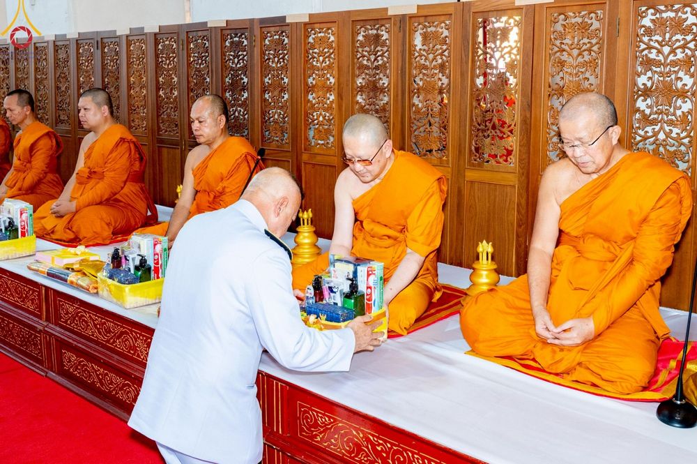 ภาพ No.214727:พิธีต้อนรับสัญญาบัตร พัดยศ พระราชวิเทศวชิรเวที (บัณฑิต วรปญฺโญ) เจ้าอาวาสวัดพระธรรมกายสกอตแลนด์ สหราชอาณาจักร ผู้ช่วยเจ้าอาวาสวัดพระธรรมกาย ณ อุโบสถพระไตรปิฏก วัดพระธรรมกาย