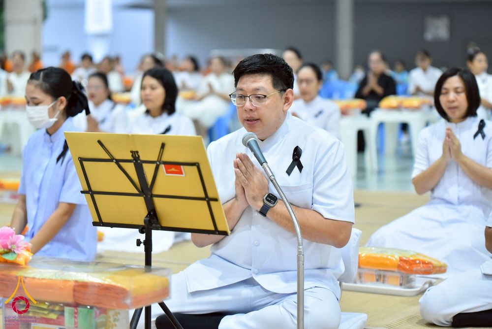 ภาพ No.267516:วันที่ 7 พฤศจิกายน พ.ศ. 2568 พสกนิกรอำเภอคลองหลวง รวมใจบำเพ็ญกุศลปัณรสมวาร (15 วัน) อุทิศถวายเป็นพระราชกุศลแด่ “สมเด็จพระพันปีหลวง” ณ วัดพระธรรมกาย