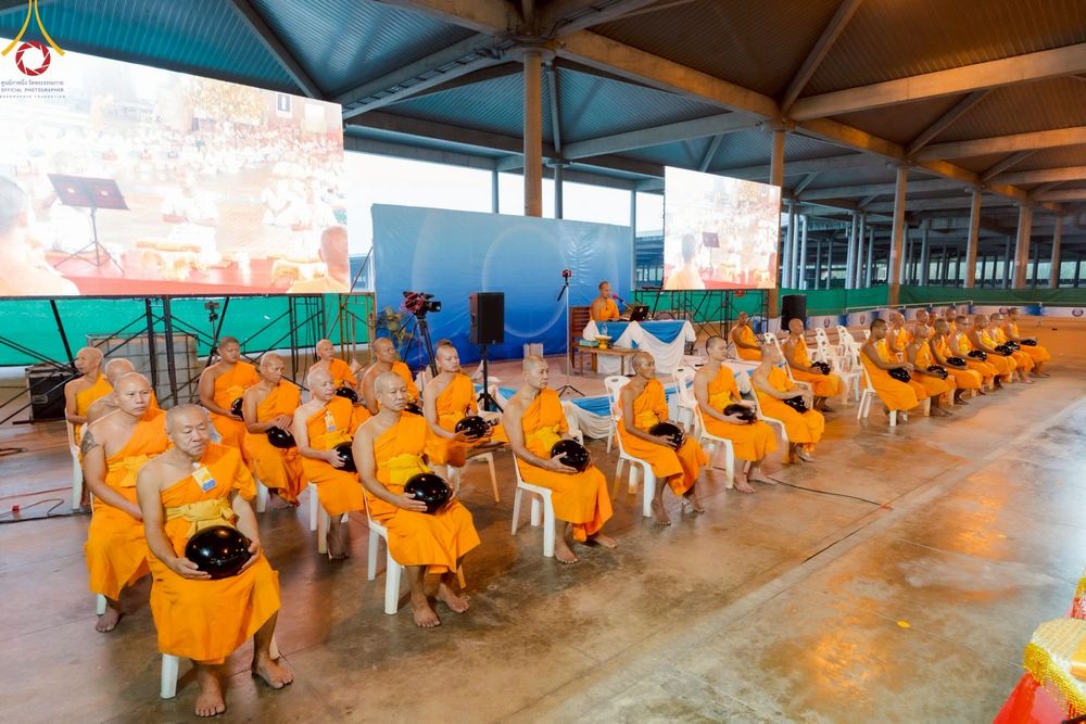 ภาพ No.214547:วันศุกร์ที่ 4 เมษายน พ.ศ.2568 นาคธรรมทายาทตักบาตรพระพี่เลี้ยง ในโครงการบรรพชาสามเณร ฟื้นฟูพระพุทธศาสนาทั่วไทย ณ วิหารคด 22 วัดพระธรรมกาย
