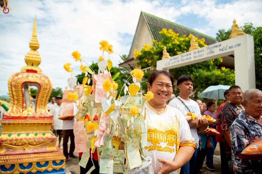 ภาพ No.269354:วันที่ 25 ตุลาคม พ.ศ. 2568 พิธีทอดกฐินสามัคคีทั่วไทย ณ วัดอัมพุมัญยาราม (ห้วยใหญ่)  อ.สระโบสถ์ จ.ลพบุรี โดยคณะศิษยานุศิษย์ บูชาธรรม 81 ปี หลวงพ่อธัมมชโย