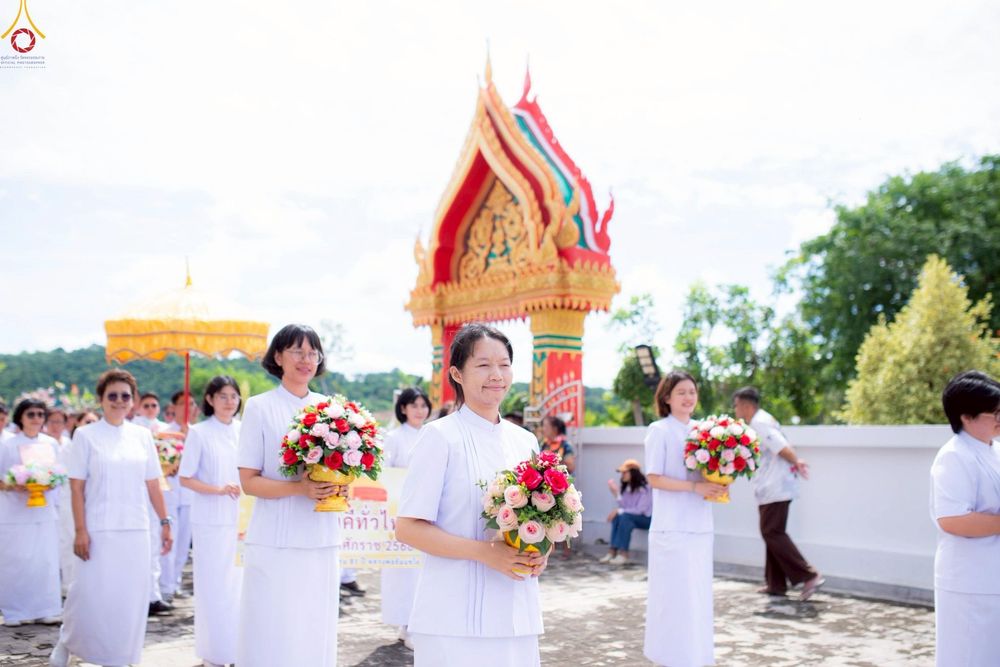 ภาพ No.262191:วันที่ 24 ตุลาคม พ.ศ. 2568 พิธีทอดกฐินสามัคคีทั่วไทย 30,000 วัด โดยคณะศิษยานุศิษย์ บูชาธรรม 81 ปี หลวงพ่อธัมมชโย ณ วัดดงรัง อ.ด่านช้าง จ.สุพรรรณบุรี