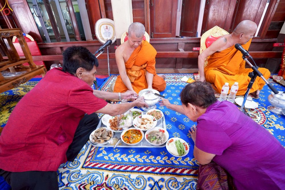 ภาพ No.253148:วันที่ 12 ตุลาคม พ.ศ. 2568 พิธีทอดกฐินสามัคคีทั่วไทย 30,000 วัด โดยคณะศิษยานุศิษย์ บูชาธรรม 81 ปี หลวงพ่อธัมมชโย ณ วัดโพธิ์  ต.โรงช้าง อ.มหาราช  จ.พระนครศรีอยุธยา