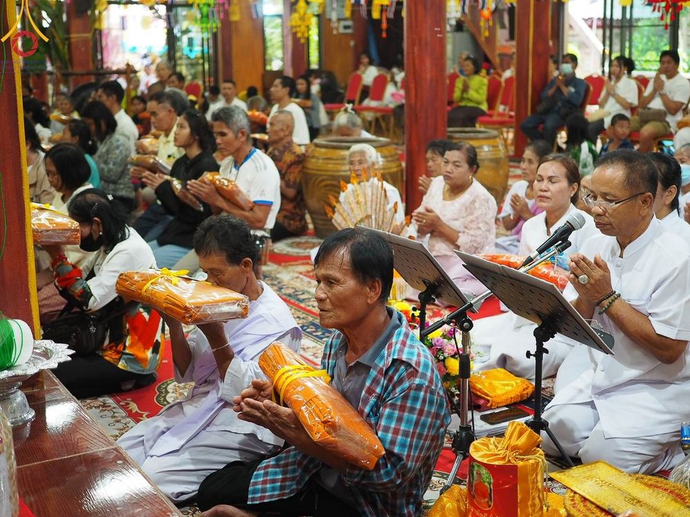 ภาพ No.183545:พิธีทอดกฐิน ณ วัดภูหินตัด จ.บุรีรัมย์ ในโครงการทอดกฐินสามัคคีทั่วไทย 30,000 วัด บูชาธรรม 80 ปี หลวงพ่อธัมมชโย โดยคณะศิษยานุศิษย์วัดพระธรรมกาย วันที่ 27 ตุลาคม พ.ศ. 2567