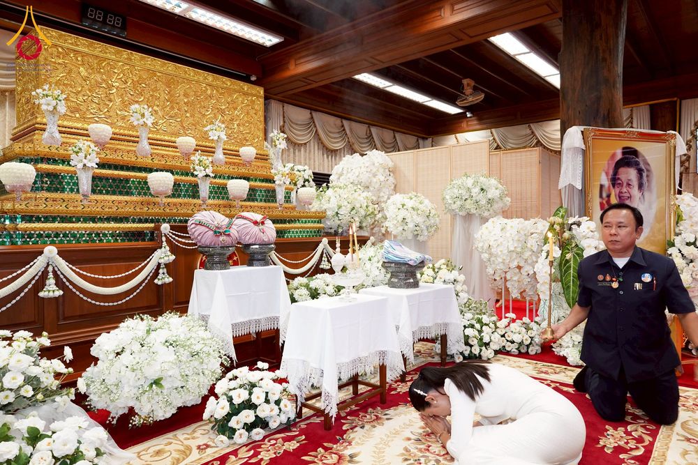 ภาพ No.270744:วันที่ 18 พฤศจิกายน พ.ศ. 2568 วัดพระธรรมกาย เป็นเจ้าภาพบำเพ็ญกุศล  คุณยายอาจารย์ ดร.ตรีธา เนียมขำ  อดีตนายกสมาคมศิษย์หลวงพ่อวัดปากน้ำ ณ ศาลาสตมานุสรณ์ (ศาลาเรือนไทย) วัดปากน้ำ  พระอารามหลวง เขตภาษีเจริญ กรุงเทพมหานคร