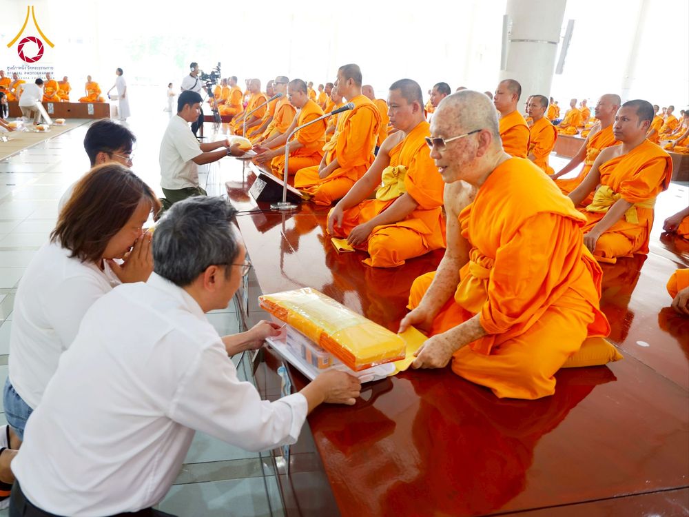 ภาพ No.262636:วันที่ 18,25 ตุลาคม พ.ศ. 2568 พิธีถวายภัตตาหารเมนูสวรรค์ เพื่อการบรรลุธรรม ณ หอฉันคุณยายอาจารย์ฯ วัดพระธรรมกาย