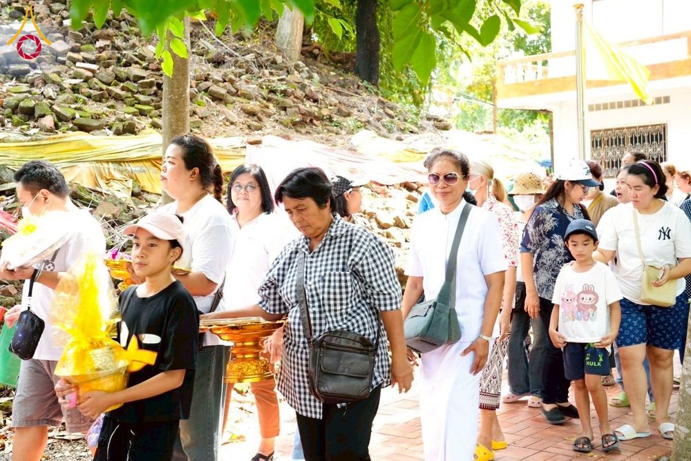 ภาพ No.273862:วันที่ 26 ตุลาคม พ.ศ. 2568 พิธีทอดกฐินสามัคคีทั่วไทย วัดหลวง(ประชาบูรณะ) อ.นครชัยศรี จ.นครปฐม โดยคณะศิษยานุศิษย์ บูชาธรรม 81 ปี หลวงพ่อธัมมชโย