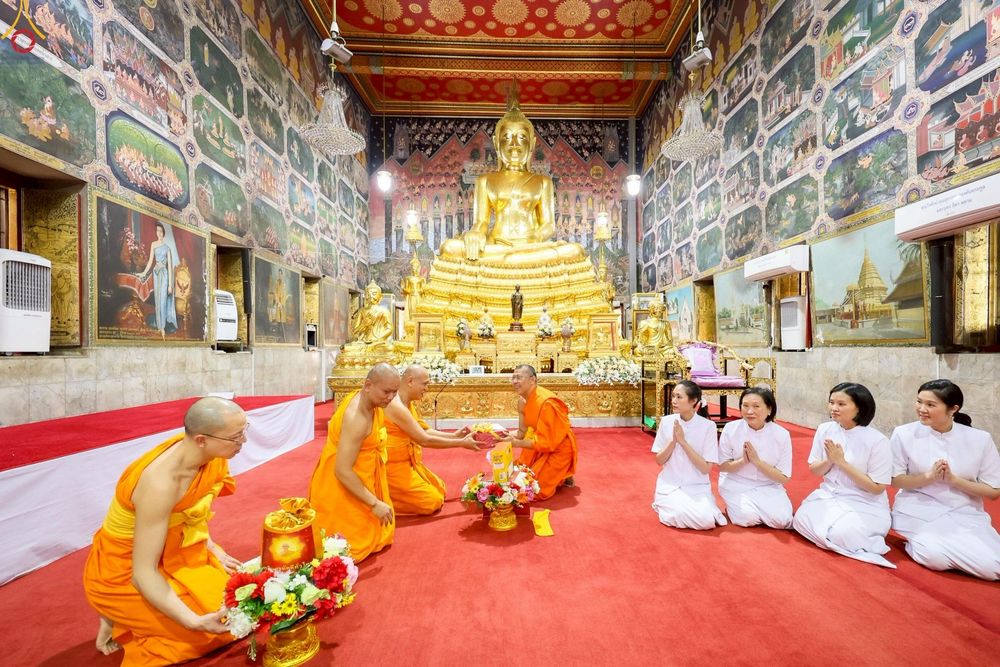 ภาพ No.264811:วันศุกร์ที่ 24 ตุลาคม พ.ศ. 2568 ถวายปัจจัยสมทบกฐิน ในโครงการกฐินสามัคคีทั่วไทย 30,000 วัด พุทธศักราช 2568 โดย คณะศิษยานุศิษย์ บูชาธรรม 80 ปี หลวงพ่อธัมชโย ณ วัดปากน้ำภาษีเจริญ กรุงเทพฯ