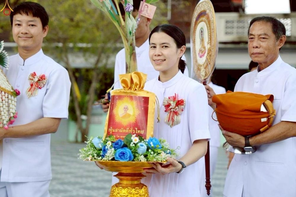 ภาพ No.265172:วันที่ 12 ตุลาคม พ.ศ. 2568 พิธีทอดกฐินสามัคคีทั่วไทย ณ วัดบางสะแก ต.บางสะแก อ.บางคนที จ.สมุทรสงคราม โดยคณะศิษยานุศิษย์ บูชาธรรม 81 ปี หลวงพ่อธัมมชโย