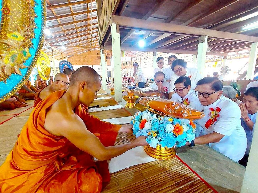 ภาพ No.256600:วันที่ 16 ตุลาคม พ.ศ. 2568 พิธีทอดกฐินสามัคคีทั่วไทย 30,000 วัด โดยคณะศิษยานุศิษย์ บูชาธรรม 81 ปี หลวงพ่อธัมมชโย หลวงพ่อธัมมชโย ณ วัดบ้านแดง อ.เหล่าเสือโก๊ก จ.อุบลราชธานี