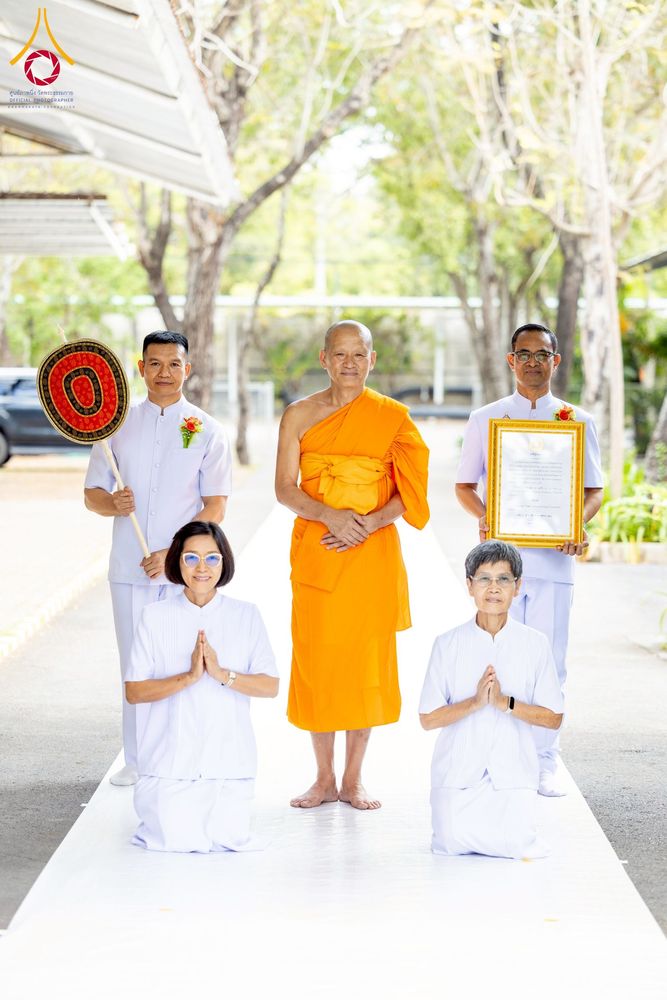 ภาพ No.276644:วันเสาร์ที่ 6 ธันวาคม พ.ศ. 2568 พิธีมุทิตาสักการะ เนื่องในโอกาสที่พระเดชพระคุณพระพรหมดิลก เจ้าอาวาสวัดสามพระยา วรวิหาร เมตตาเป็นประธานในพิธีตั้งฐานานุกรมใน พระราชวิเทศวชิรเวที (บัณฑิต วรปญฺโญ) ผู้ช่วยเจ้าอาวาสวัดพระธรรมกาย (ไวโรจน์ วิโรจโน) ผู้ช่วยเจ้าอา