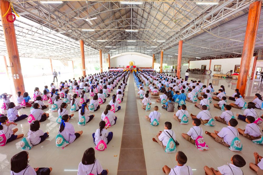 ภาพ No.274818:วันที่ 28 พฤศจิกายน พ.ศ. 2568 รวมพลังเด็กดี V-Star ผู้นำฟื้นฟูศีลธรรมโลก ประจำปี 2568 จังหวัดอุบลราชธานี ณ วัดป่าอุบลแก้ว อ.วารินชำราบ จ.อุบลราชธานี