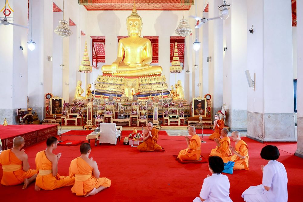 ภาพ No.261982:วันที่ 20 ตุลาคม พ.ศ. 2568 ถวายปัจจัยสมทบกฐิน ในโครงการกฐินสามัคคีทั่วไทย 30,000 วัด โดยคณะศิษยานุศิษย์ บูชาธรรม 81 ปี หลวงพ่อธัมมชโย ณ วัดมหาธาตุยุวราชรังสฤษฎิ์ราชวรมหาวิหาร เขตพระนคร กรุงเทพมหานครฯ