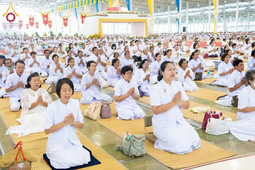 ภาพ No.277096:วันอาทิตย์ที่ 7 ธันวาคม พ.ศ. 2568 พิธีบูชาข้าวพระ ณ สภาธรรมกายสากล วัดพระธรรมกาย