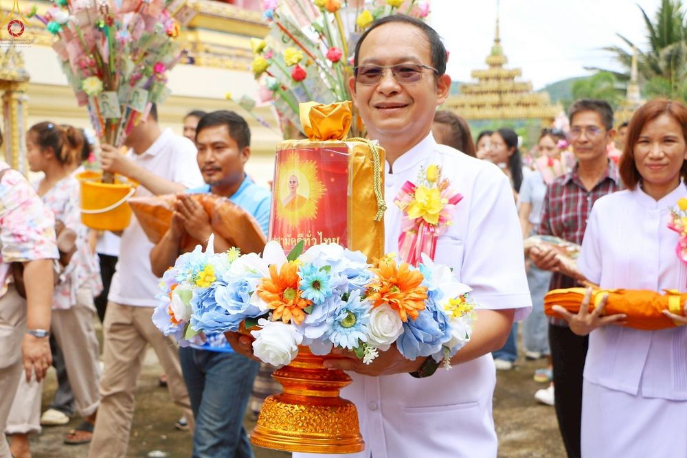 ภาพ No.260691:วันที่ 19 ตุลาคม พ.ศ. 2568 พิธีทอดกฐินสามัคคีทั่วไทย 30,000 วัด โดยคณะศิษยานุศิษย์ บูชาธรรม 81 ปี หลวงพ่อธัมมชโย ณ วัดยอดสุวรรณคีรี อ.บ้านคา จ.ราชบุรี