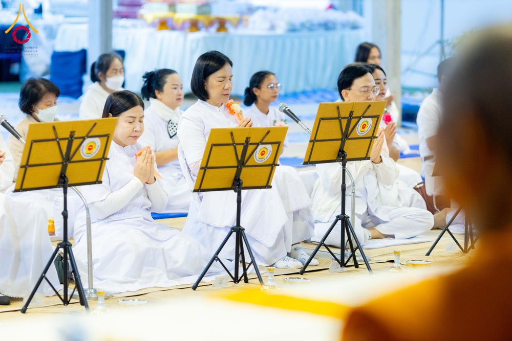 ภาพ No.292578:วันที่ 12 มกราคม พ.ศ. 2569 พิธีถวายภัตตาหารเป็นสังฆทาน แด่พระธรรมยาตรา ณ อนุสรณ์สถานมหาวิหารพระมงคลเทพมุนี (โลตัสแลนด์) อ.สองพี่น้อง จ.สุพรรณบุรี ในโครงการธรรมยาตรา กตัญญูบูชา มหาปูชนียาจารย์ พระมงคลเทพมุนี(สด จนฺทสโร) พระผู้ปราบมาร อนุสรณ์สถาน 7 แห่ง ปี