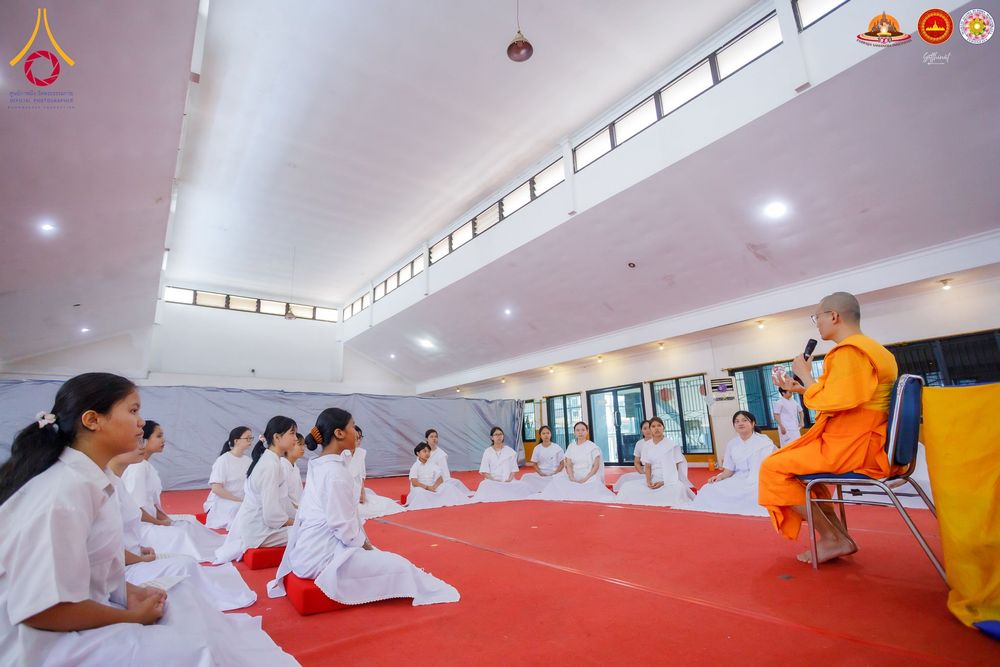 ภาพ No.283561:วันอาทิตย์ที่ 21 ธันวาคม  2568 พิธีบิณฑบาตฉลองสามเณรใหม่ ประเทศอินโดนีเซีย
