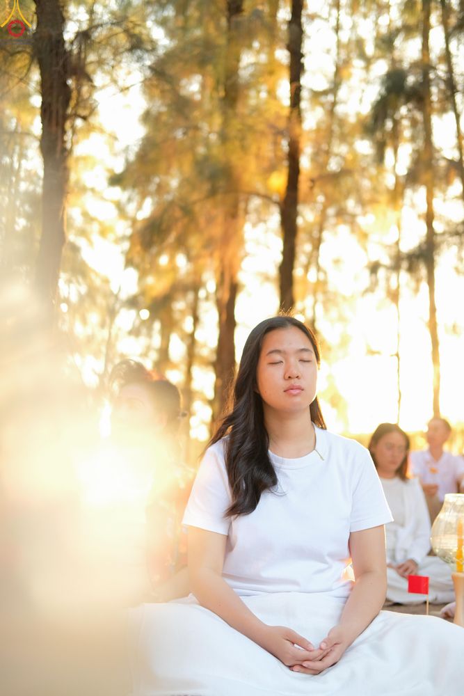 ภาพ No.290025:วันที่ 6 มกราคม พ.ศ. 2569 พิธีจุดประทีปถวายเป็นพุทธบูชา และบูชาธรรมมหาปูชนียาจารย์ (ภาพชุดที่ 2) ณ อนุสรณ์สถานมหาวิหารพระมงคลเทพมุนี (โลตัสแลนด์) อ.สองพี่น้อง จ.สุพรรณบุรี ในโครงการธรรมยาตรา กตัญญูบูชา มหาปูชนียาจารย์ พระมงคลเทพมุนี(สด จนฺทสโร) พระผู้ปรา