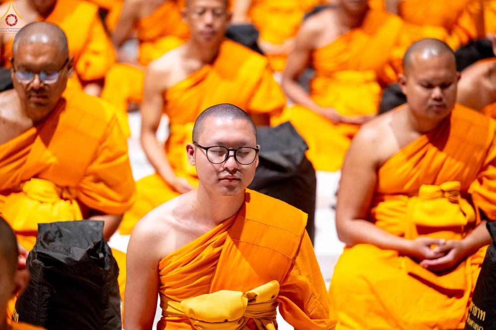 ภาพ No.288386:วันที่ 4 มกราคม พ.ศ. 2569 พระธรรมยาตราปฏิบัติธรรม และถ่ายภาพหมู่ประวัติศาสตร์ ในโครงการธรรมยาตรา กตัญญูบูชา มหาปูชนียาจารย์ พระมงคลเทพมุนี(สด จนฺทสโร) พระผู้ปราบมาร อนุสรณ์สถาน 7 แห่ง ปีที่ 14 ณ อนุสรณ์สถานมหาวิหารพระมงคลเทพมุนี (โลตัสแลนด์) อ.สองพี่น้อง