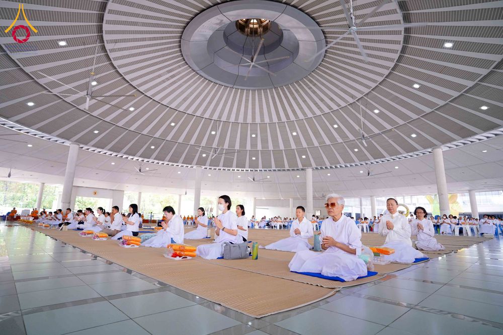 ภาพ No.322838:วันที่ 18 เมษายน พ.ศ. 2569 พิธีถวายภัตตาหารเมนูสวรรค์ เพื่อการบรรลุธรรม ณ หอฉันคุณยายอาจารย์ฯ วัดพระธรรมกาย