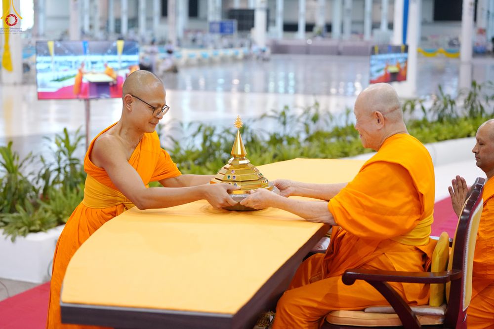 ภาพ No.341942:วันพุธที่ 29 กรกฎาคม พ.ศ. 2569 พิธีประดิษฐานพระบรมสารีริกธาตุภายในเกศดอกบัวตูมองค์พระธรรมกายเพื่ออัญเชิญไปประดิษฐาน  วัดพุทธสันติวัน ธรรมชัย เมืองนาคปูร์ รัฐมหาราษฏระ ประเทศอินเดีย ณ  วัดพระธรรมกาย จ.ปทุมธานี
