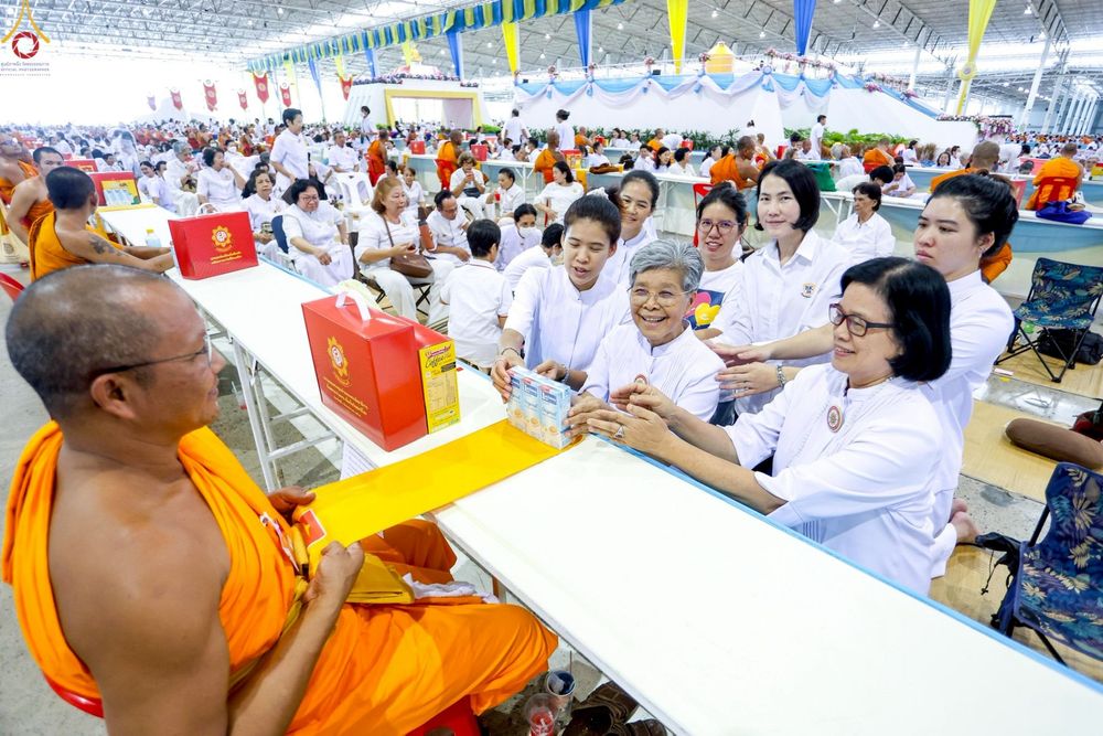 ภาพ No.236385:วันที่ 3 สิงหาคม พ.ศ. 2568 พิธีถวายมหาสังฆทานคณะสงฆ์ 2,000 กว่าวัดทั่วประเทศ ปีที่ 25 , พิธีถวายไทยธรรมคณะสงฆ์ 323 วัด 4 จังหวัดชายแดนภาคใต้ ณ วัดพระธรรมกาย