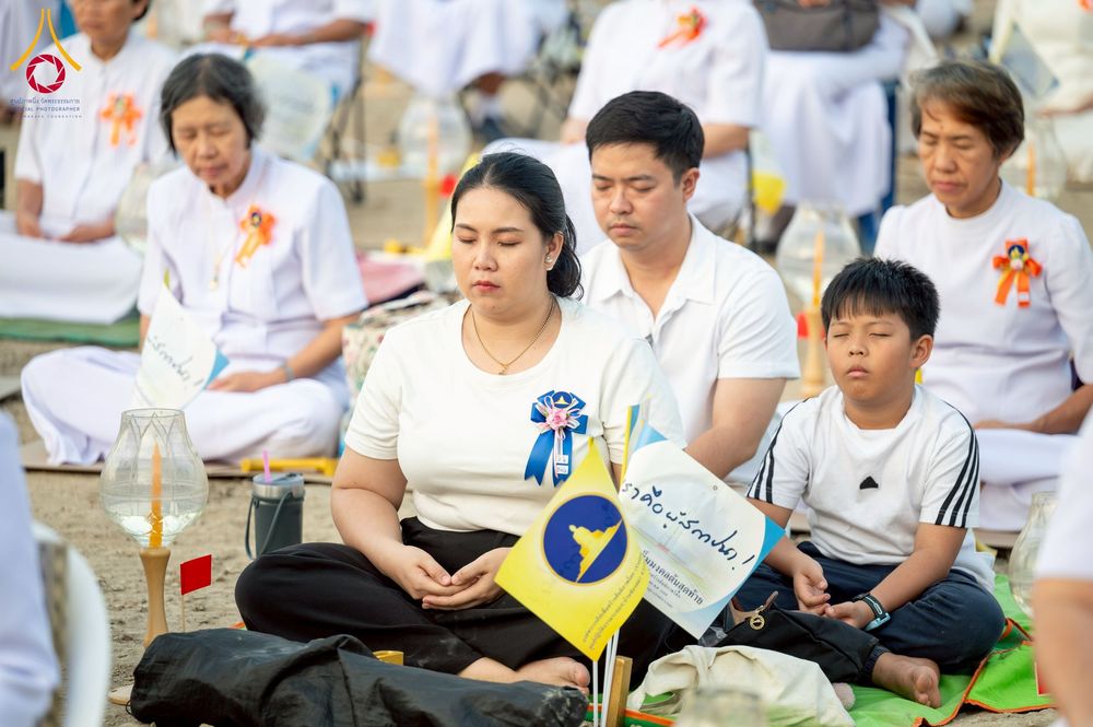 ภาพ No.275124:วันอาทิตย์ที่ 30 พฤศจิกายน พ.ศ. 2568 พิธีตอกเสาเข็ม "สร้างองค์พระเจดีย์เพื่อสร้างสันติภาพโลก" ต้นสุดท้าย ณ ศูนย์ปฏิบัติธรรมระยอง (บ้านช่องลม)