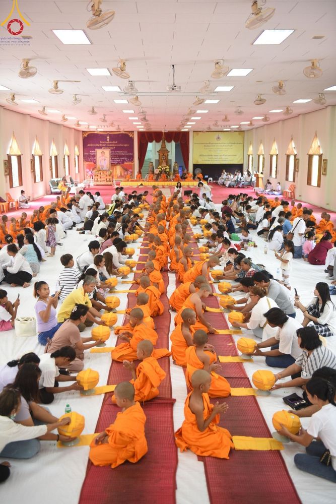 ภาพ No.135608:พิธีขอขมามอบผ้าไตร, พิธีบรรพชาสามเณร ในโครงการบรรพชาสามเณร ฟื้นฟูพระพุทธศาสนาทั่วไทย ณ วัดพระพุทธบาท ราชวรมหาวิหาร อ.พระพุทธบาท จ.สระบุรี วันที่ 6 เมษายน พ.ศ. 2567
