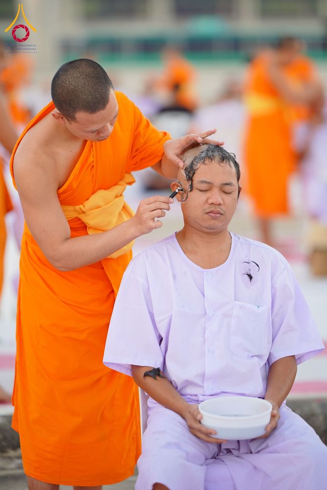 ภาพ No.274788:วันอาทิตย์ที่ 30 พฤศจิกายน พ.ศ. 2568 พิธีปลงผม โครงการอุปสมบทบูชาธรรมมหาปูชนียาจารย์ ปี 2568 ณ ลานธรรมพระมหาธรรมกายเจดีย์ ฝั่งทิศตะวันตก ระหว่างวิหารคดหมายเลข 8 และ 9 วัดพระธรรมกาย