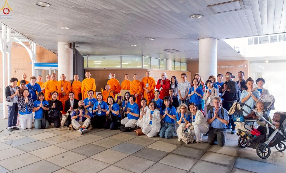 ภาพ No.249795:วันอาทิตย์ที่ 28 กันยายน พ.ศ. 2568 การปฏิบัติธรรมบูชาธรรม 108 ปี แห่งการบรรลุธรรมของหลวงปู่วัดปากน้ำ ได้จุดประทีปสันติภาพไปทั่วโลก และได้ร่วมเสวนาทางปัญญา เพื่อการขยายพระพุทธศาสนาวิชชาธรรมกายไปทั่วโลก  ในงาน HTC Newyork USA