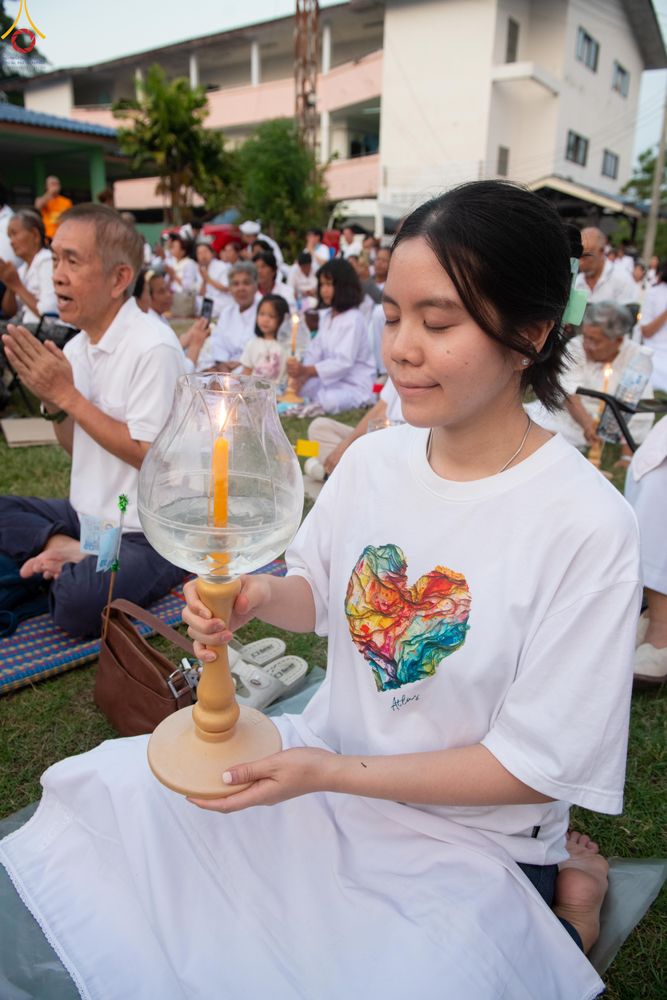 ภาพ No.297061:วันที่ 17 มกราคม พ.ศ. 2569 พิธีจุดประทีปถวายเป็นพุทธบูชา และบูชาธรรมมหาปูชนียาจารย์ (ภาพชุดที่ 2) ณ วัดโบสถ์บน ต.บางคูเวียง จ.นนทบุรี อนุสรณ์สถานลำดับที่ 4 สถานที่เกิดด้วยกายธรรม ในโครงการธรรมยาตรา กตัญญูบูชา มหาปูชนียาจารย์ พระมงคลเทพมุนี(สด จนฺทสโร) พร