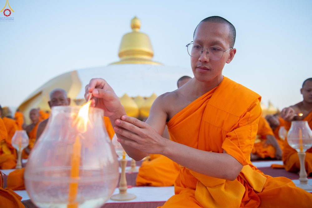 ภาพ No.302181:วันที่ 23 มกราคม พ.ศ. 2569 พิธีจุดประทีปธรรมถวายเป็นพุทธบูชา (ภาพชุดที่ 2) และบูชาธรรมมหาปูชนียาจารย์  ณ อนุสรณ์สถานลำดับที่ 5 สถานที่เผยแผ่วิชชาธรรมกายครั้งแรก อนุสรณ์สถานบางปลา วัดบางปลา อำเภอบางเลน จังหวัดนครปฐม ในโครงการธรรมยาตรา กตัญญูบูชา มหาปูชนีย