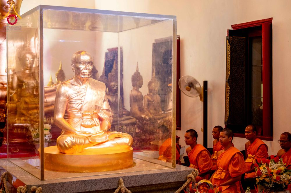 ภาพ No.297248:วันที่ 15 มกราคม พ.ศ.2569 พระธรรมยาตราปฏิบัติธรรมและถ่ายภาพหมู่ประวัติศาสตร์ อนุสรณ์สถานลำดับที่ 4 สถานที่เกิดด้วยกายธรรม  ณ วัดโบสถ์บน ต.บางคูเวียง จ.นนทบุรี ในโครงการธรรมยาตรา กตัญญูบูชา มหาปูชนียาจารย์ พระมงคลเทพมุนี(สด จนฺทสโร) พระผู้ปราบมาร อนุสรณ์ส