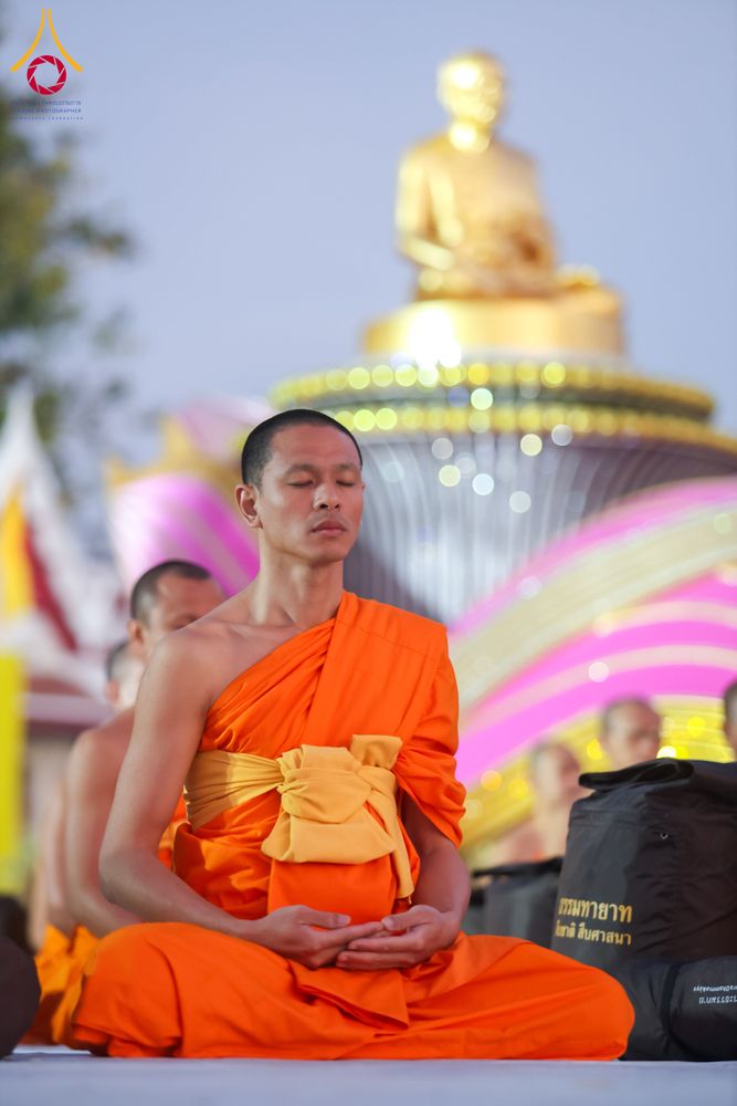 ภาพ No.294568:วันอาทิตย์ที่ 14 ธันวาคม พ.ศ.2568 พระธรรมยาตราปฏิบัติธรรมและถ่ายภาพหมู่ประวัติศาสตร์ ณ วัดสองพี่น้อง ต.ต้นตาล อ.สองพี่น้อง จ.สุพรรณบุรี ในโครงการธรรมยาตรา กตัญญูบูชา มหาปูชนียาจารย์ พระมงคลเทพมุนี(สด จนฺทสโร) พระผู้ปราบมาร อนุสรณ์สถาน 7 แห่ง ปีที่ 14