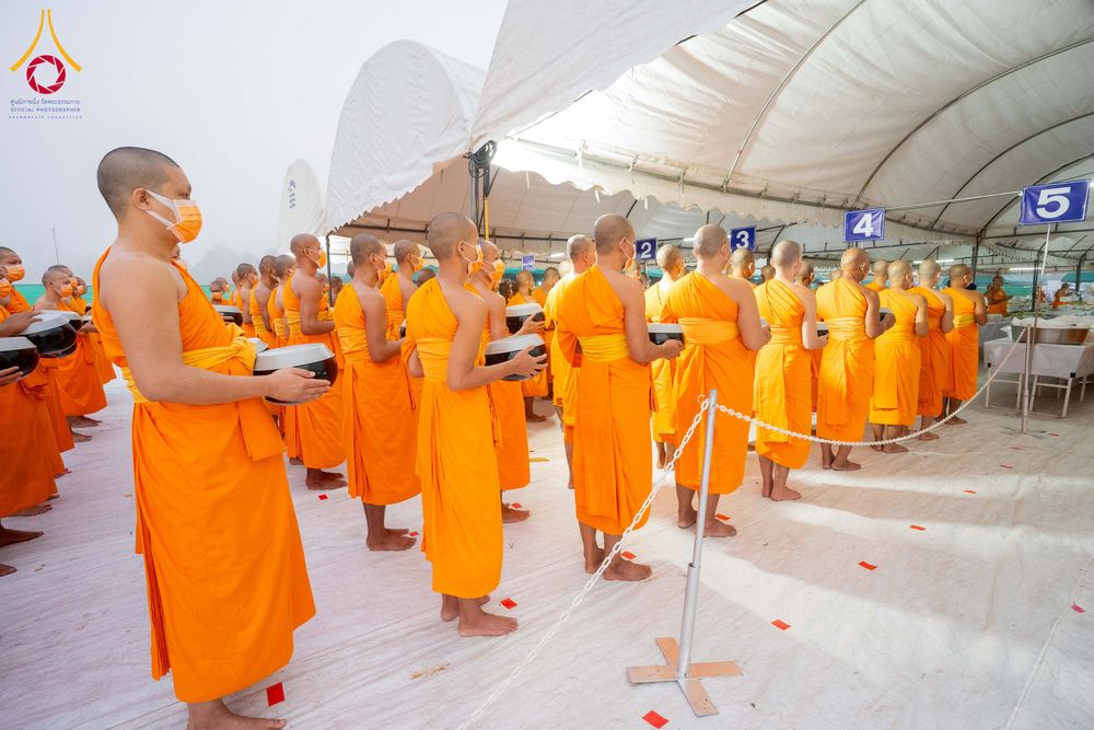 ภาพ No.298594:วันที่ 20 มกราคม พ.ศ. 2569 พิธีถวายภัตตาหารเป็นสังฆทาน แด่พระธรรมยาตรา ณ อนุสรณ์สถานบางปลา วัดบางปลา อำเภอบางเลน จังหวัดนครปฐม ในโครงการธรรมยาตรา กตัญญูบูชา มหาปูชนียาจารย์ พระมงคลเทพมุนี(สด จนฺทสโร) พระผู้ปราบมาร อนุสรณ์สถาน 7 แห่ง ปีที่ 14