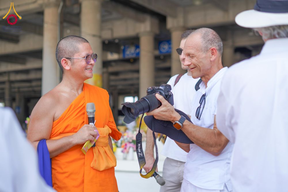 ภาพ No.326803:วันที่ 27-30 เมษายน พ.ศ.2569 ต้อนรับชาวต่างชาติจากประเทศมาเลเซีย ฝรั่งเศส เมียนมาร์ และศรีลังกา  เยี่ยมชมวัดพระธรรมกาย