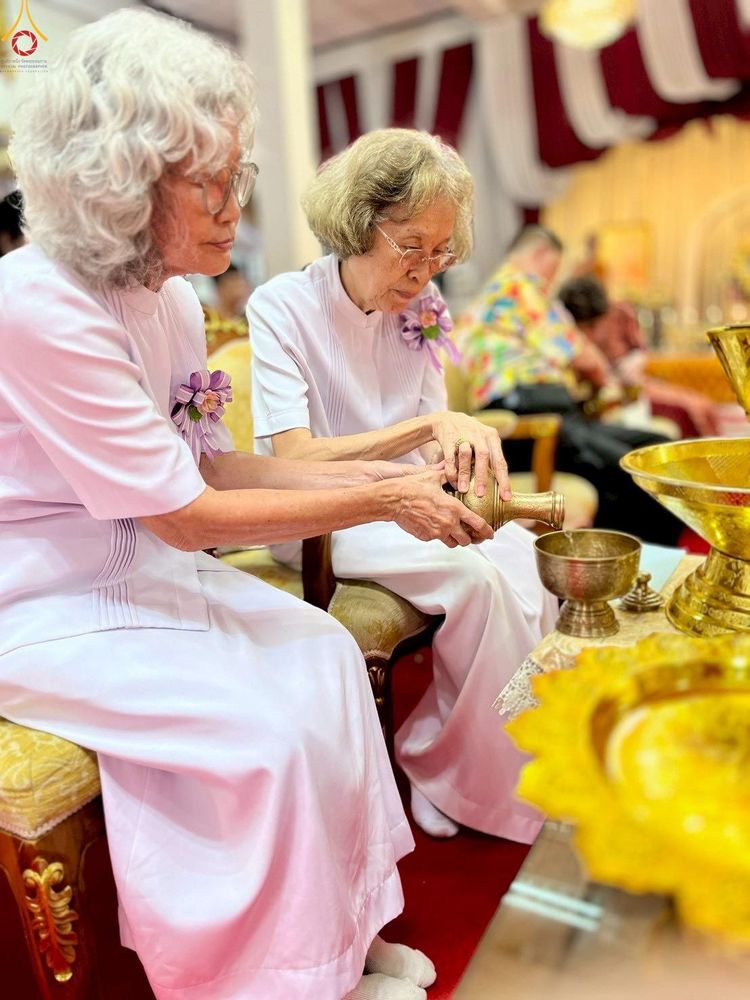 ภาพ No.284417:วันอาทิตย์ที่ 19 ตุลาคม 2568  พิธีทอดกฐินสามัคคีทั่วไทย โดยคณะศิษยานุศิษย์ บูชาธรรม 81 ปี หลวงพ่อธัมมชโย  ณ วัดภุมรินทร์กุฎีทอง อ.อัมพวา จ.สมุทรสงคราม