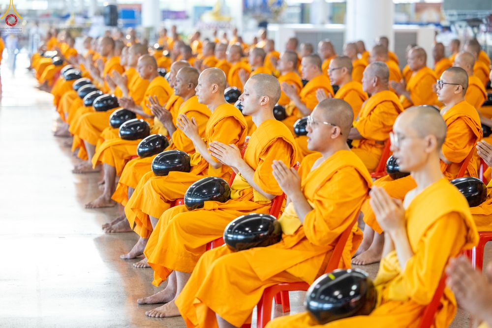 ภาพ No.318136:วันอาทิตย์ต้นเดือนที่ 5 เมษายน พ.ศ.2569 พิธีตักบาตร ณ บ้านแก้วเรือนทองคุณยายอาจารย์ฯ วัดพระธรรมกาย