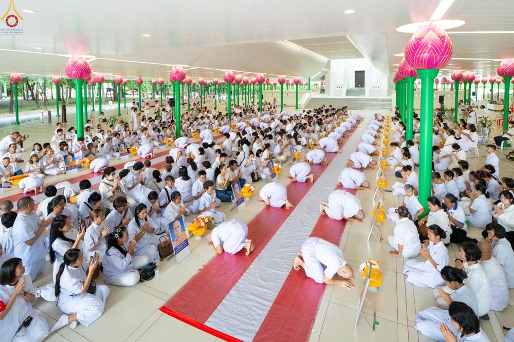 ภาพ No.333853:วันเสาร์ที่ 13 มิถุนายน พ.ศ.2569 พิธีเวียนประทักษิณ , พิธีวันทาสีมา , วันทาพระประธาน , พิธีขอขมาและมอบผ้าไตร โครงการอุปสมบทหมู่ผู้บริหาร รุ่นที่ 16 , โครงการอุปสมบทหมู่ธรรมทายาท ระดับอุดมศึกษา รุ่นที่ 53 (ภาคฤดูฝน) ณ โบสถ์พระไตรปิฏก วัดพระธรรมกาย