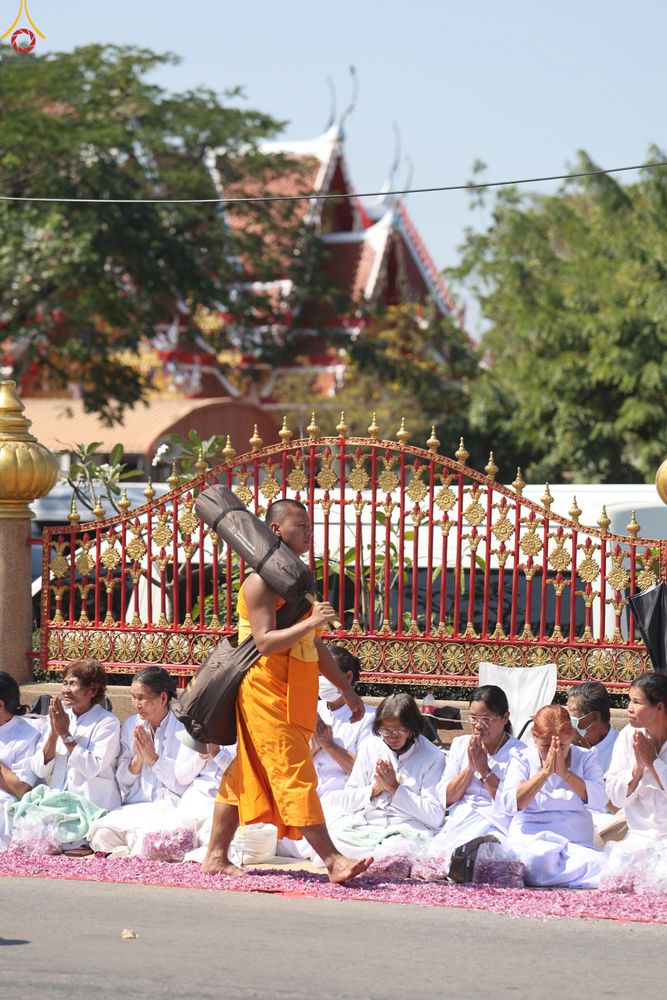 ภาพ No.304233:วันที่ 25 มกราคม พ.ศ. 2569 พิธีต้อนรับพระธรรมยาตรา  รร.สามัคคีราษฏร์บำรุง-วัดพระธรรมกาย ในโครงการธรรมยาตรา กตัญญูบูชา มหาปูชนียาจารย์ พระมงคลเทพมุนี(สด จนฺทสโร) พระผู้ปราบมาร อนุสรณ์สถาน 7 แห่ง ปีที่ 14