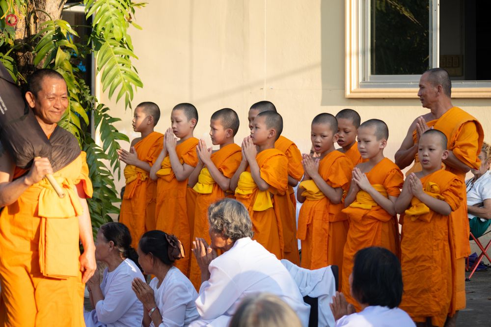 ภาพ No.295214:วันที่ 16 มกราคม พ.ศ. 2569 พิธีต้อนรับพระธรรมยาตรา อนุสรณ์สถานลำดับที่ 4 (ภาพชุดที่ 2) สถานที่เกิดด้วยกายธรรม ณ วัดโบสถ์บน ต.บางคูเวียง จ.นนทบุรี ในโครงการธรรมยาตรา กตัญญูบูชา มหาปูชนียาจารย์ พระมงคลเทพมุนี(สด จนฺทสโร) พระผู้ปราบมาร อนุสรณ์สถาน 7 แห่ง ปี