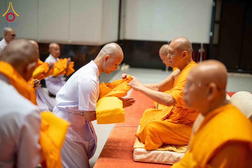 ภาพ No.298211:วันเสาร์ที่ 17 มกราคม พ.ศ. 2569 พิธีบรรพชาอุปสมบท โครงการอุปสมบทหมู่ บูชาธรรมครบ 117 ปี คุณยายอาจารย์มหารัตนอุบาสิกาจันทร์ ขนนกยูง  ณ อุโบสถพระไตรปิฎก วัดพระธรรมกาย