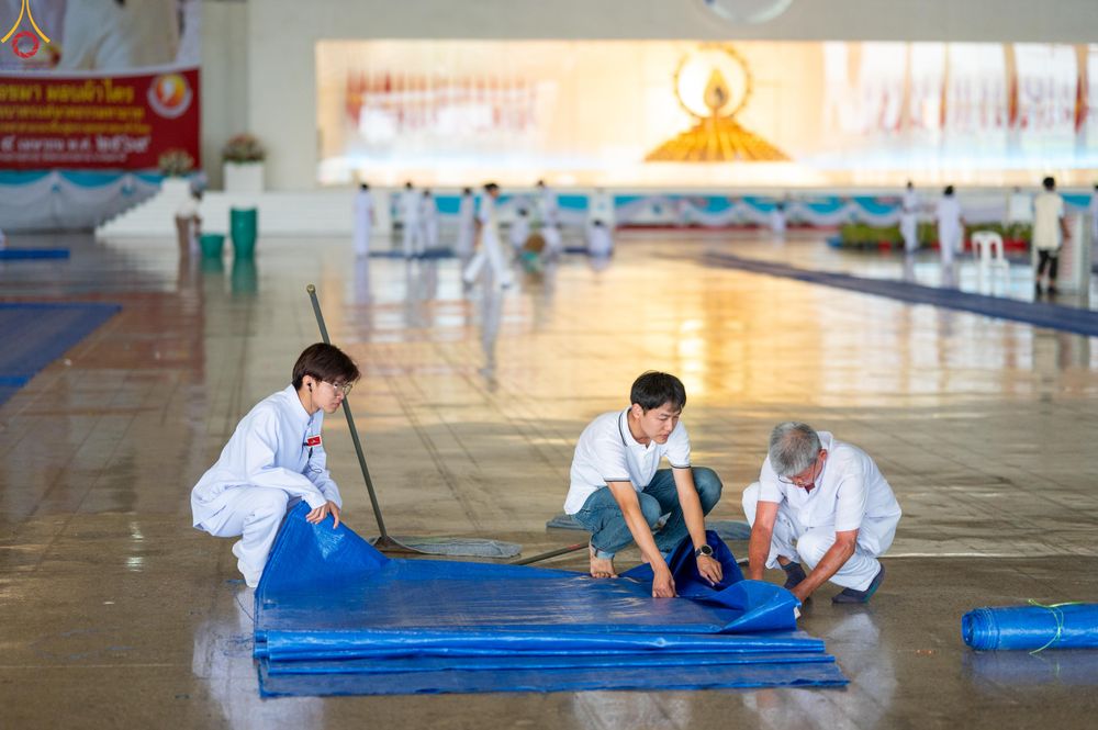 ภาพ No.318245:วันอาทิตย์ต้นเดือนที่ 5 เมษายน พ.ศ.2569 พิธีตักบาตร ณ บ้านแก้วเรือนทองคุณยายอาจารย์ฯ วัดพระธรรมกาย