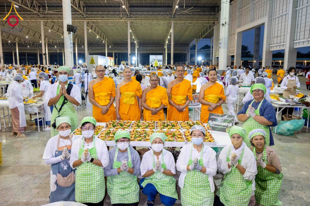 ภาพ No.302992:วันที่ 26 มกราคม พ.ศ. 2569 พิธีถวายภัตตาหารเป็นสังฆทาน แด่พระธรรมยาตรา ณ วัดพระธรรมกาย  จังหวัดปทุมธานี ในโครงการธรรมยาตรา กตัญญูบูชา มหาปูชนียาจารย์ พระมงคลเทพมุนี(สด จนฺทสโร) พระผู้ปราบมาร อนุสรณ์สถาน 7 แห่ง ปีที่ 14