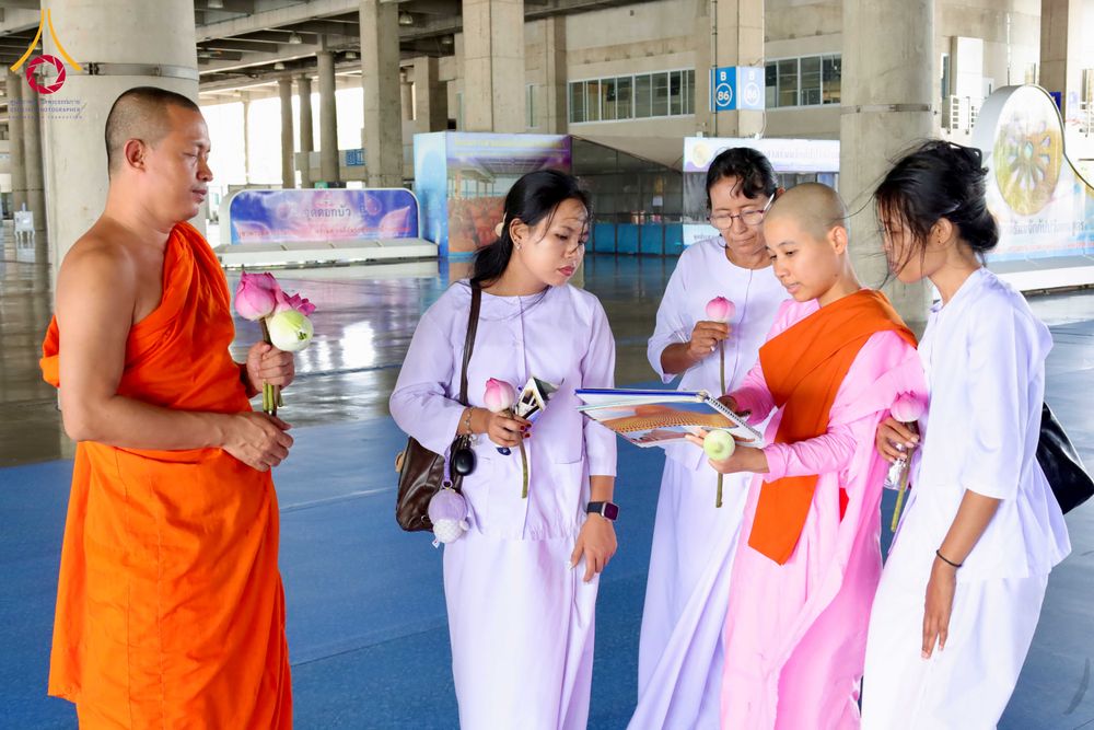 ภาพ No.338545:วันที่ 24 มิถุนายน - 5 กรกฎาคม พ.ศ.2569 ต้อนรับชาวต่างชาติจากประเทศโปแลนด์ มาเลเซีย อินเดีย บังคลาเทศ  และศรีลังกา เยี่ยมชมวัด นั่งสมาธิ และกราบสักการะพระมหาธรรมกายเจดีย์ ณ วัดพระธรรมกาย