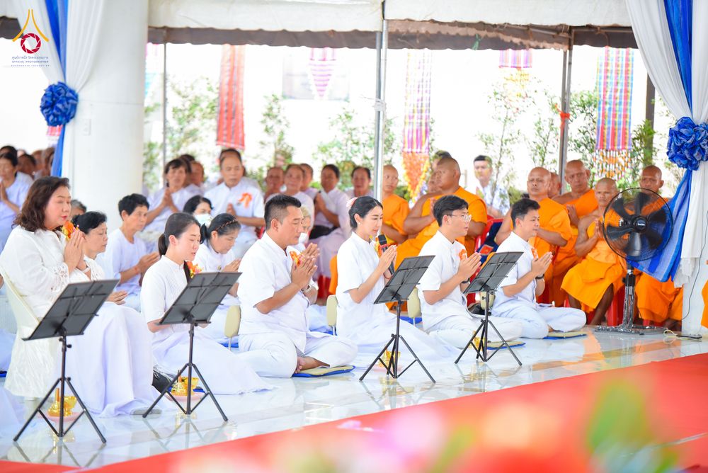 ภาพ No.327147:วันศุกร์ที่ 1 พฤษภาคม พ.ศ.2569 พิธีทอดผ้าป่า โปรยรัตนชาติ ตอกเสาเข็มมงคลต้นแรก สถาปนา “องค์พระเจดีย์เพื่อสร้างสันติภาพโลก” (แห่งแรกของภาคอีสาน) ณ ธุดงคสถานอำนาจเจริญ  อ.เมือง จ.อำนาจเจริญ